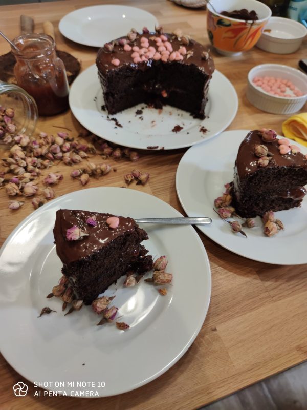 foto de pastel de chocolate vegano estilo Sacher